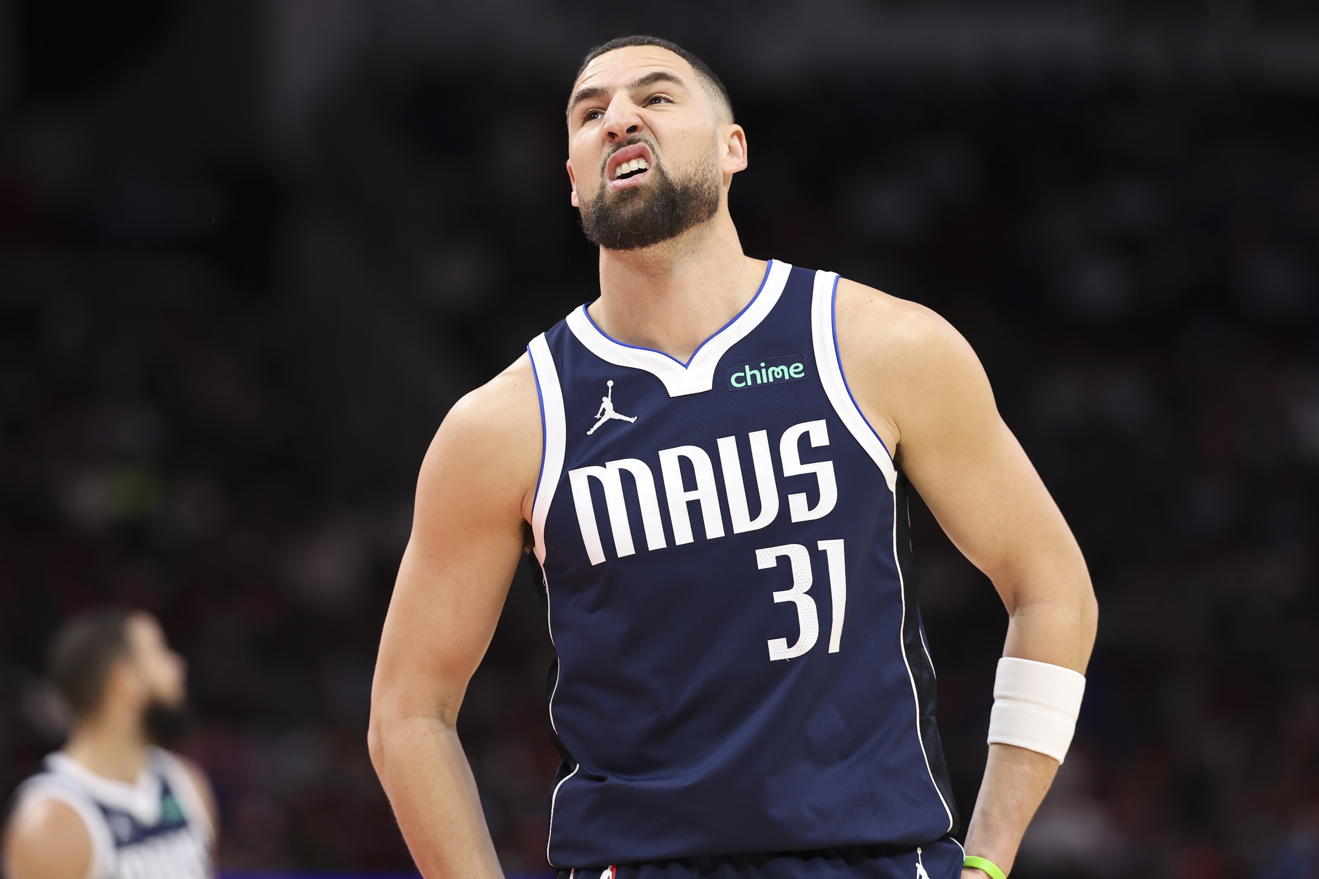 开云下载-越打越坑了！克莱8中2得5分2板1助 三分6中1&amp;正负值-12