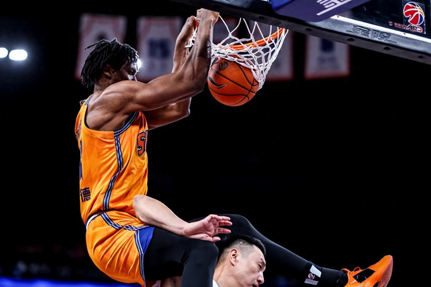 开云APP-怀特塞德合同已转正！打爆广东北京内线，上海男篮争冠需要他